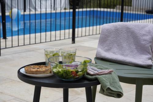 Breakfast by the pool